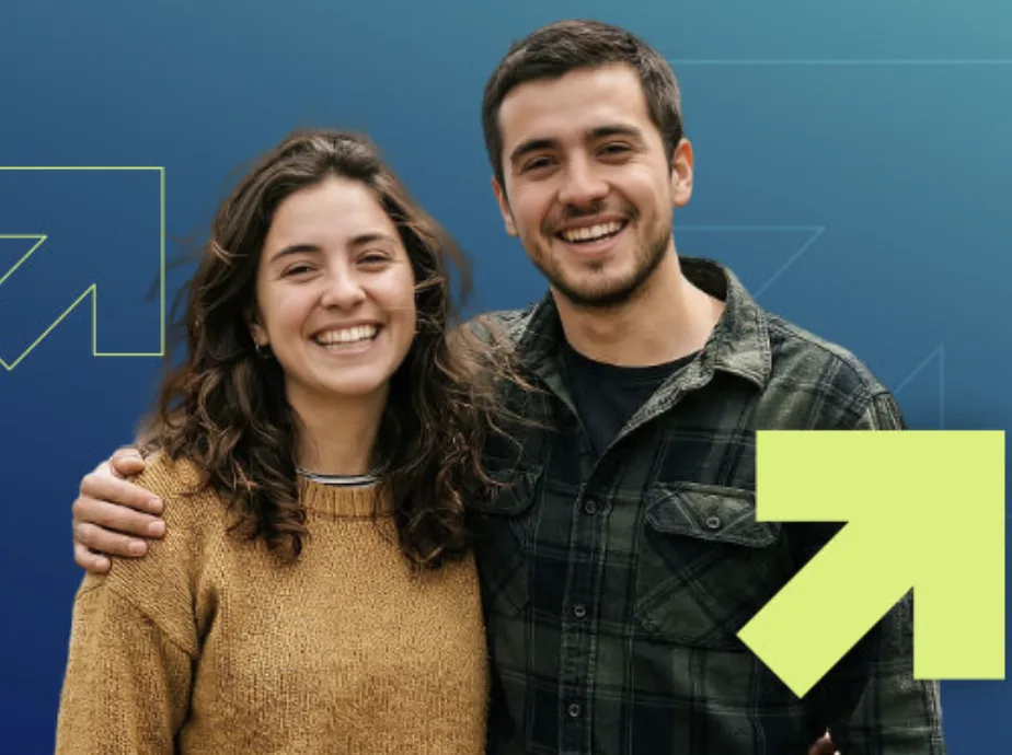 Dos estudiantes del CFT Estatal de Aysén sonriendo